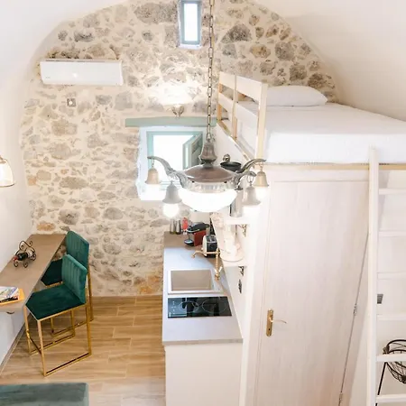 Villa La Tore Di Montenegro Gytheio
