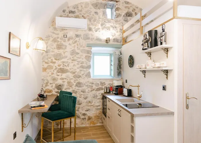 La Tore Di Montenegro * Gythio