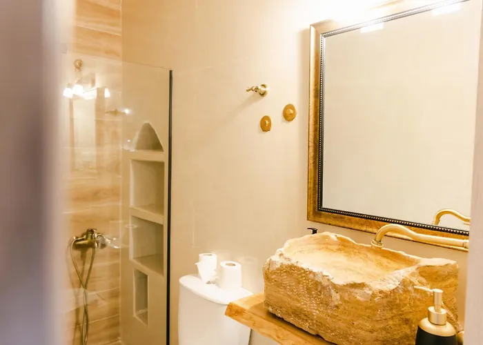 La Tore Di Montenegro Вилла Гитион