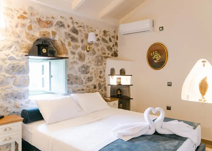 La Tore Di Montenegro Гитион